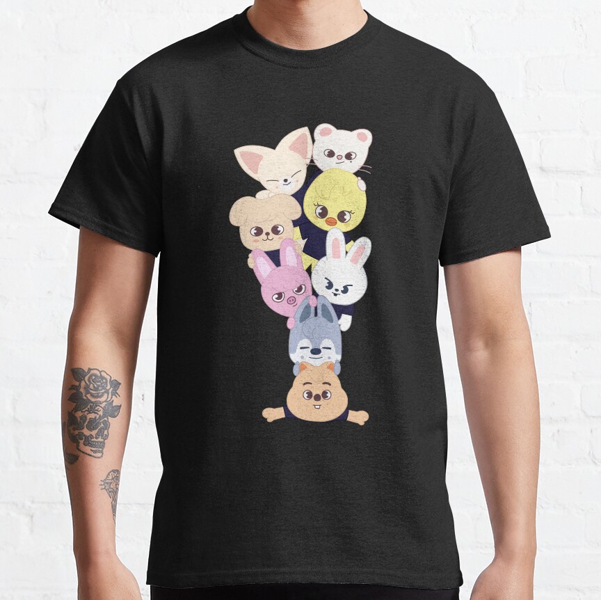 ssrcoclassic_teemens10101001c5ca27c6front_altsquare_product1000x1000.u1-4.jpg ssrcoclassic teemens10101001c5ca27c6front altsquare product1000x1000.u1 4 - Stray Kids EU Store