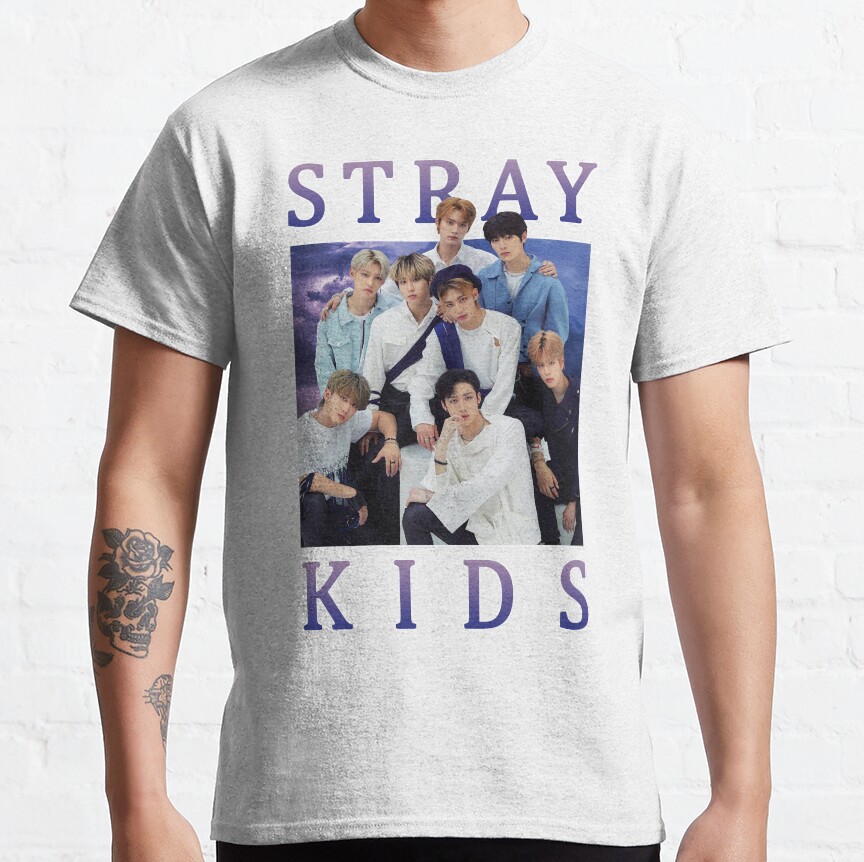 ssrcoclassic_teemensfafafaca443f4786front_altsquare_product1000x1000.u1-27.jpg ssrcoclassic teemensfafafaca443f4786front altsquare product1000x1000.u1 27 - Stray Kids EU Store