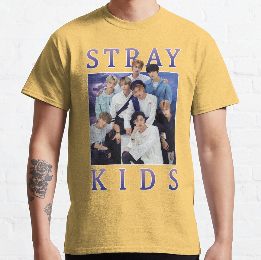 ssrcoclassic_teemensffcf6eda6eb664a1front_altsquare_product1000x1000.u1-30.jpg ssrcoclassic teemensffcf6eda6eb664a1front altsquare product1000x1000.u1 30 - Stray Kids EU Store