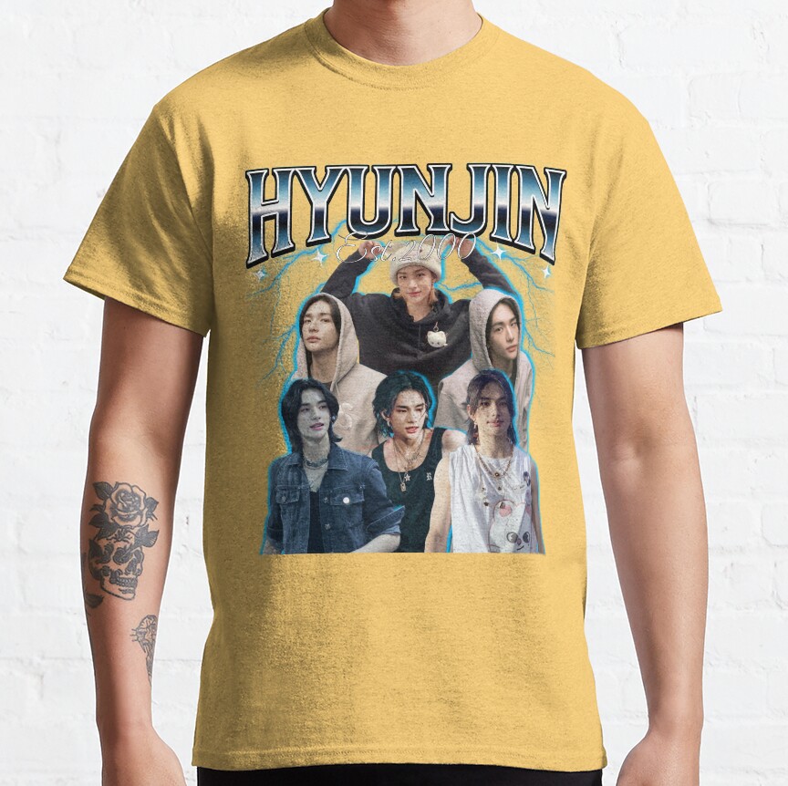 ssrcoclassic_teemensffcf6eda6eb664a1front_altsquare_product1000x1000.u1-42.jpg ssrcoclassic teemensffcf6eda6eb664a1front altsquare product1000x1000.u1 42 - Stray Kids EU Store