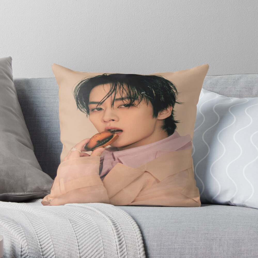 throwpillowsmall1000x-bgf8f8f8-c020010001000-13.jpg throwpillowsmall1000x bgf8f8f8 c020010001000 13 - Stray Kids EU Store