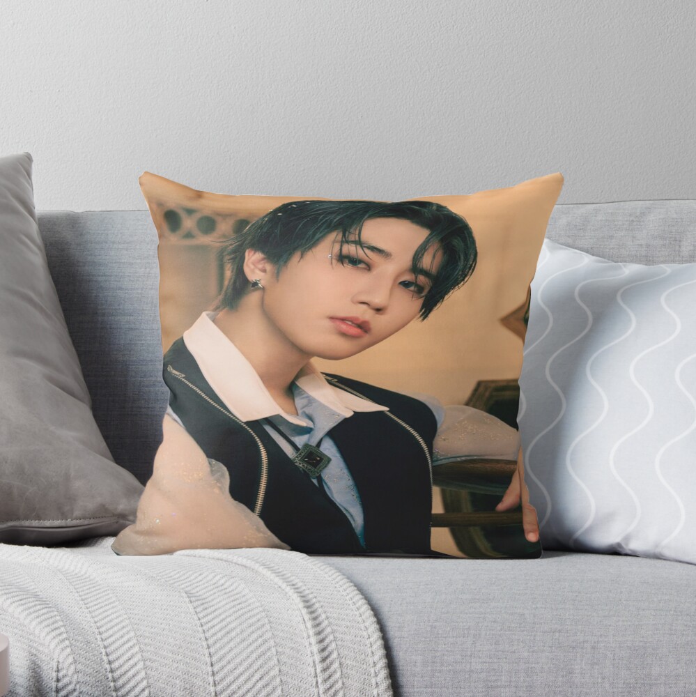 throwpillowsmall1000x-bgf8f8f8-c020010001000-33.jpg throwpillowsmall1000x bgf8f8f8 c020010001000 33 - Stray Kids EU Store