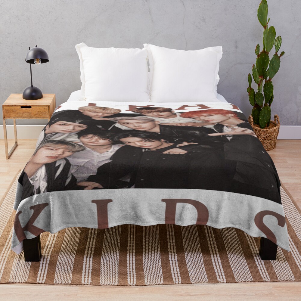 urblanket_large_bedsquarex1000.1u2-17.jpg urblanket large bedsquarex1000.1u2 17 - Stray Kids EU Store