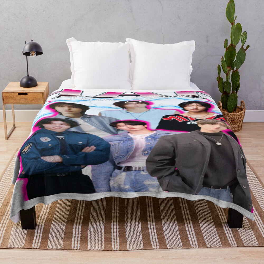 urblanket_large_bedsquarex1000.1u2-23.jpg urblanket large bedsquarex1000.1u2 23 - Stray Kids EU Store