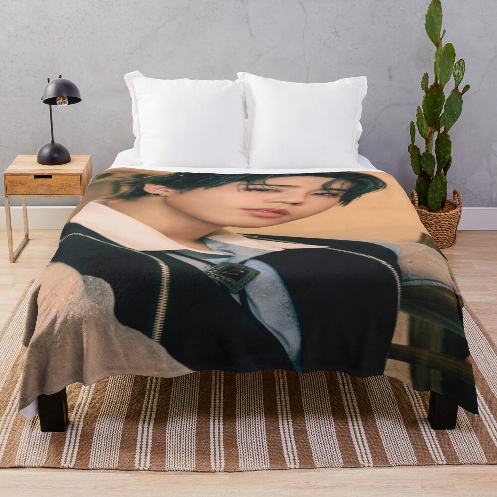 urblanket_large_bedsquarex1000.1u2-34.jpg urblanket large bedsquarex1000.1u2 34 - Stray Kids EU Store