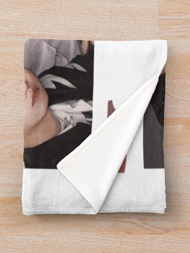 urblanket_medium_foldwide_portraitx1000.1u8-17.jpg urblanket medium foldwide portraitx1000.1u8 17 - Stray Kids EU Store