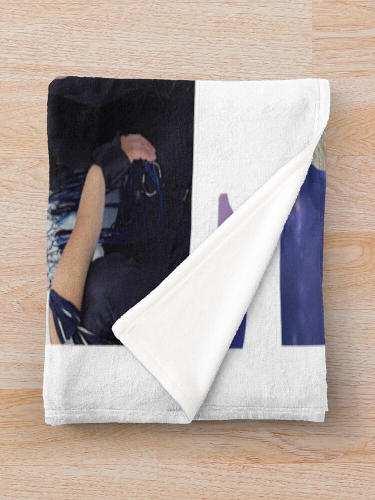 urblanket_medium_foldwide_portraitx1000.1u8-5.jpg urblanket medium foldwide portraitx1000.1u8 5 - Stray Kids EU Store