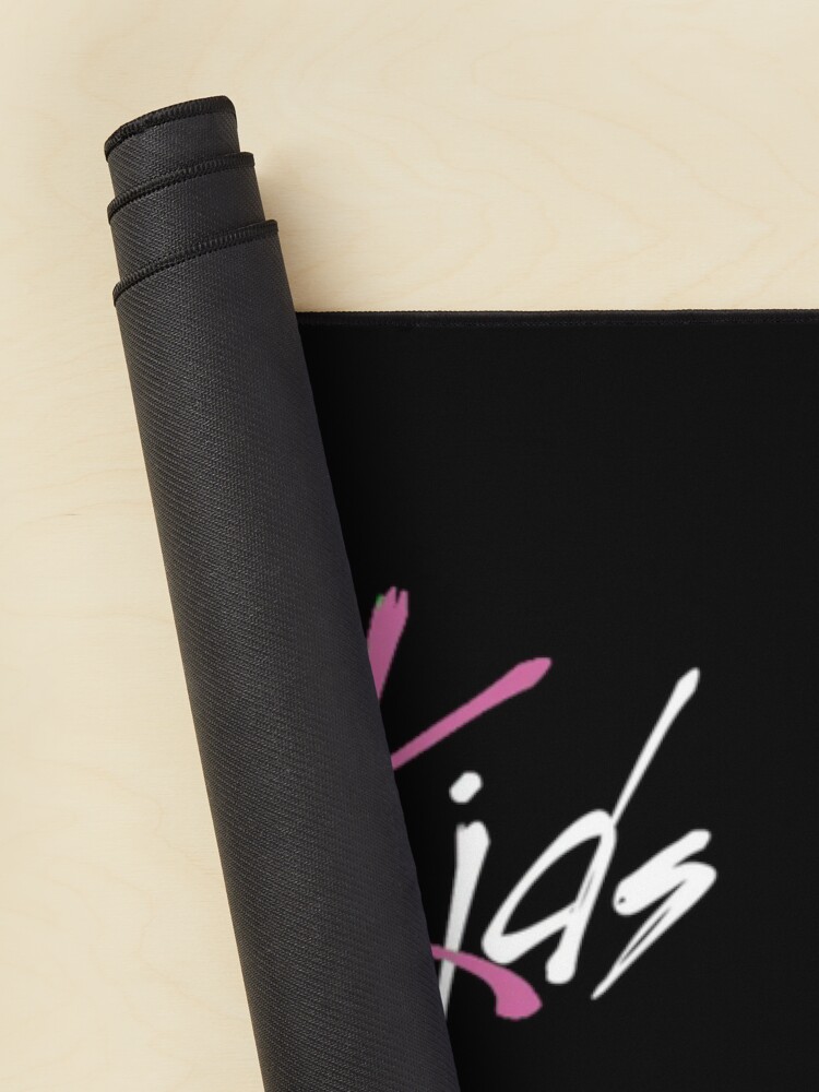 urdesk_mat_rolltall_portrait750x1000-15.jpg urdesk mat rolltall portrait750x1000 15 - Stray Kids EU Store