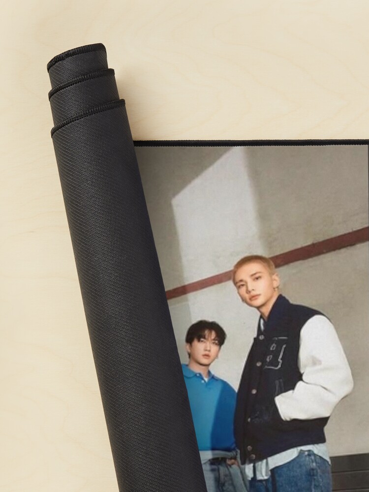 urdesk_mat_rolltall_portrait750x1000-17.jpg urdesk mat rolltall portrait750x1000 17 - Stray Kids EU Store