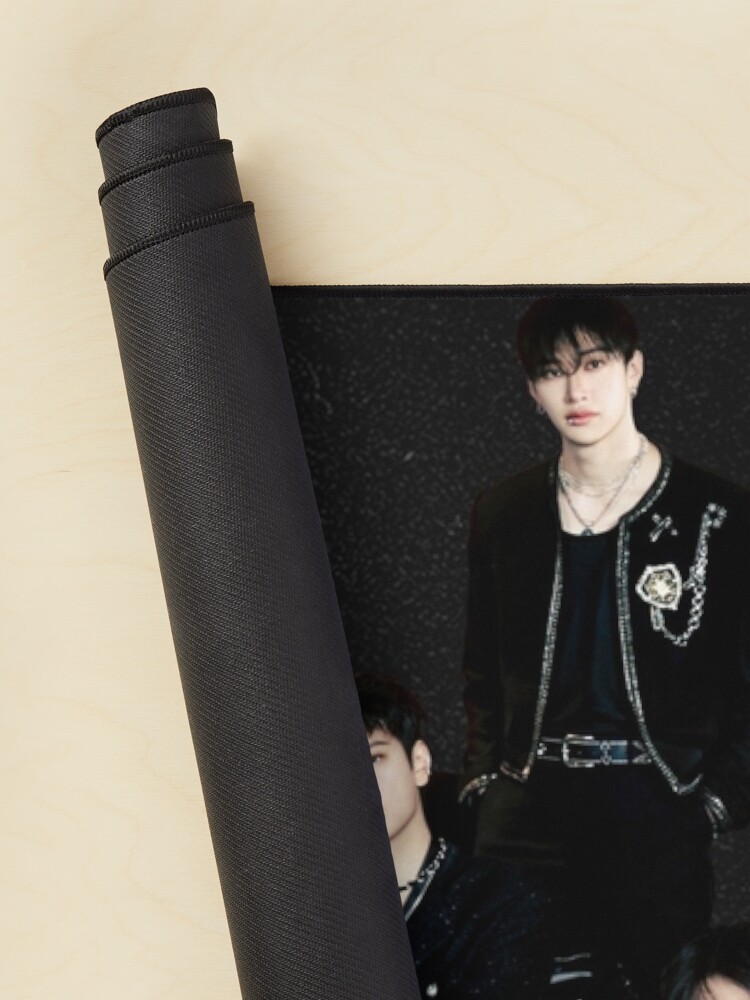 urdesk_mat_rolltall_portrait750x1000-27.jpg urdesk mat rolltall portrait750x1000 27 - Stray Kids EU Store