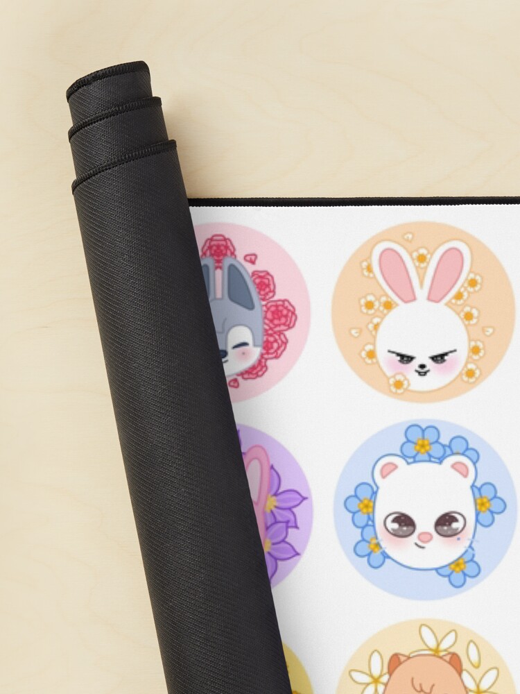 urdesk_mat_rolltall_portrait750x1000-7.jpg urdesk mat rolltall portrait750x1000 7 - Stray Kids EU Store