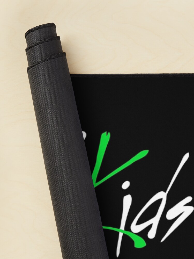 urdesk_mat_rolltall_portrait750x1000-9.jpg urdesk mat rolltall portrait750x1000 9 - Stray Kids EU Store