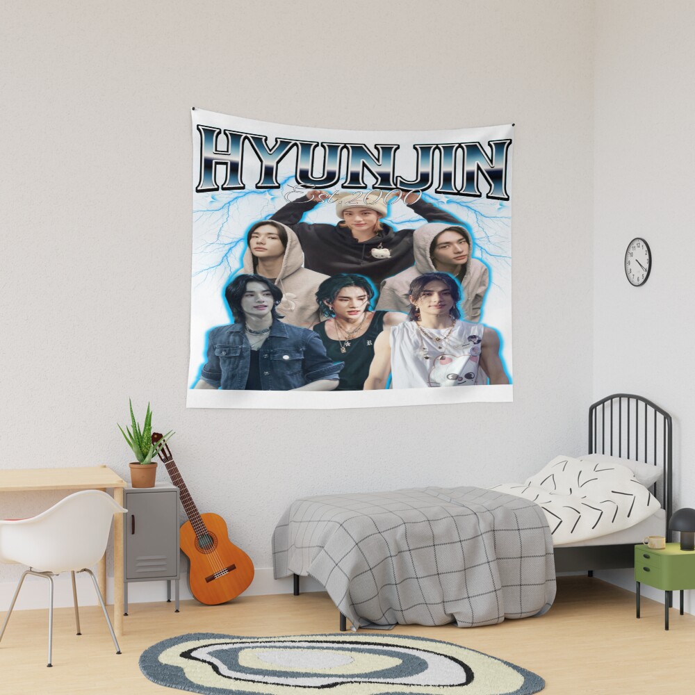 urtapestry_lifestyle_dorm_mediumsquare1000x1000.u2-1.jpg urtapestry lifestyle dorm mediumsquare1000x1000.u2 1 - Stray Kids EU Store