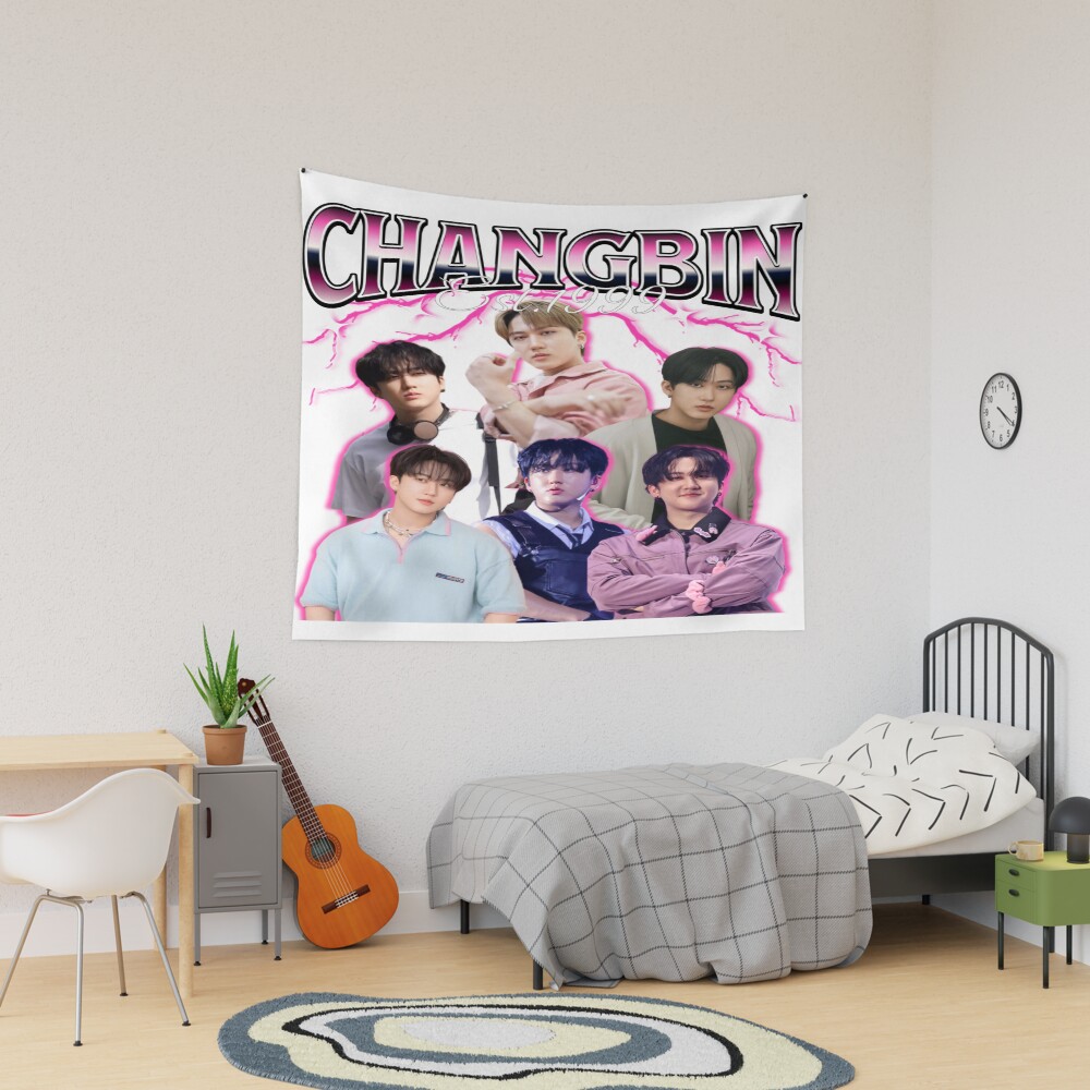 urtapestry_lifestyle_dorm_mediumsquare1000x1000.u2-10.jpg urtapestry lifestyle dorm mediumsquare1000x1000.u2 10 - Stray Kids EU Store