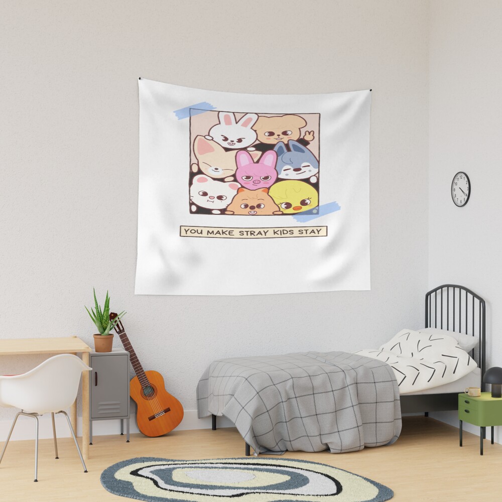 urtapestry_lifestyle_dorm_mediumsquare1000x1000.u2-20.jpg urtapestry lifestyle dorm mediumsquare1000x1000.u2 20 - Stray Kids EU Store