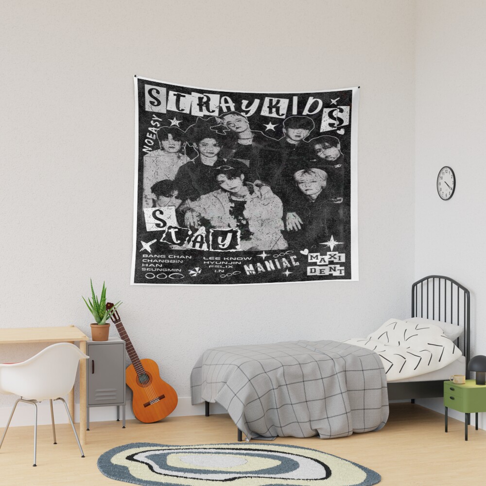 urtapestry_lifestyle_dorm_mediumsquare1000x1000.u2-28.jpg urtapestry lifestyle dorm mediumsquare1000x1000.u2 28 - Stray Kids EU Store